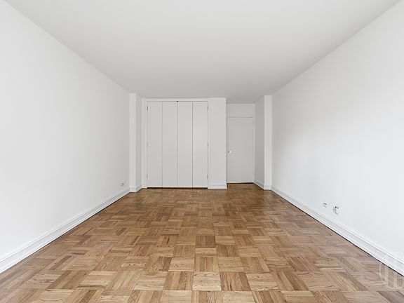 5th image of 200 E 71st St APT 12D