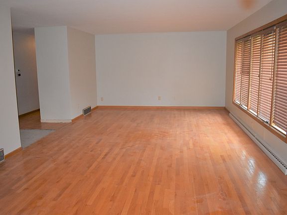 3rd image of 11319 Kluth Dr