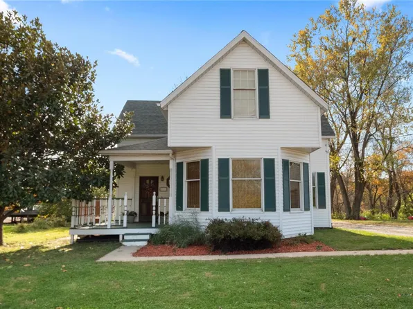 566 Glen Crossing Rd, Glen Carbon, IL 62034