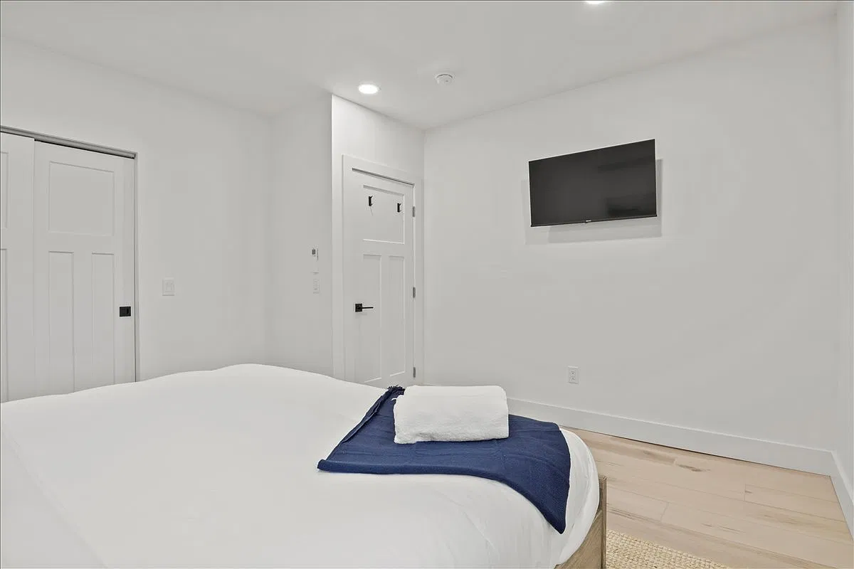 8440 Bay St — Photo 4