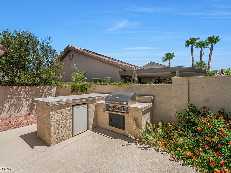 9675 Irvine Bay Ct — Photo 41