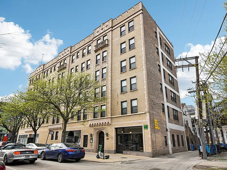 1650 W. Roscoe St. — Photo 36
