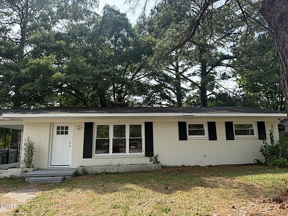 3rd image of 605 Sunnyside Ln W