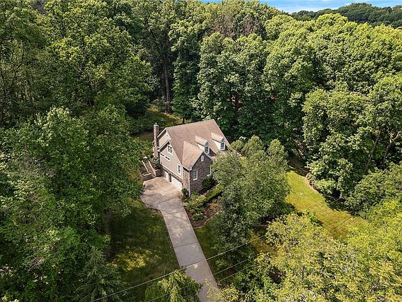 5th image of 110 Lakeside Dr