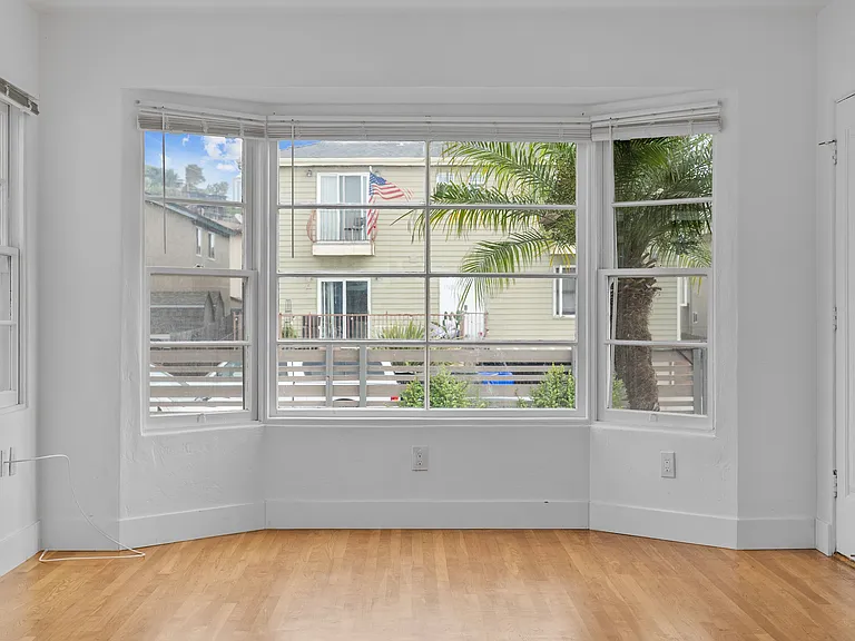 3033 Oliphant St — Photo 15