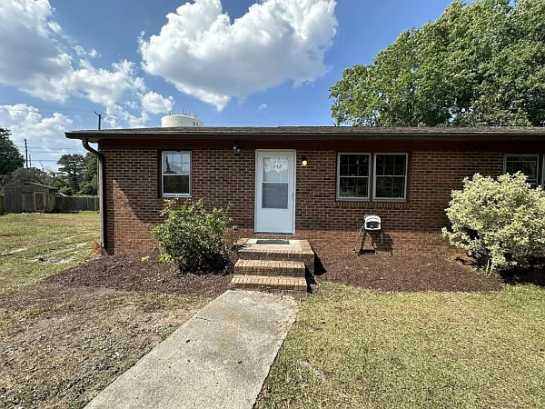 Building Photo - 104 Foxberry Cir #B