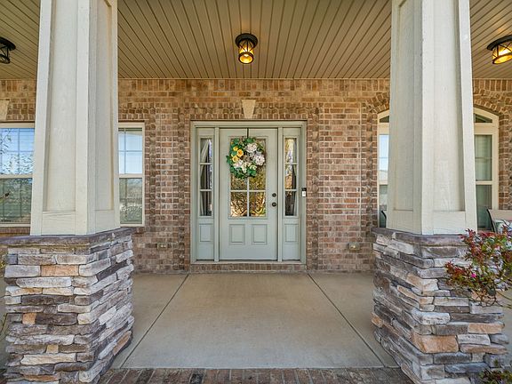 3rd image of 591 Larkspur Dr