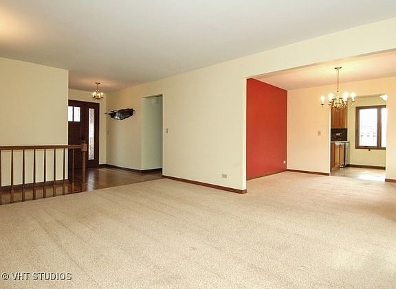 3rd image of 1605 Camelot Ln