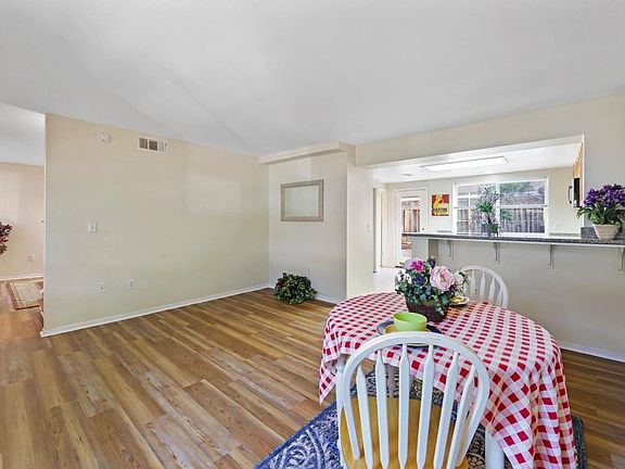 5th image of 527 Daniels Avenue