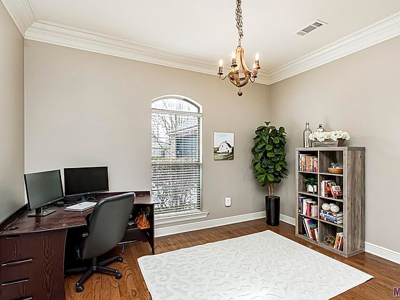 5th image of 39362 Meadowbrook Ave