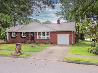 246 W McGinnis Cir, Norfolk, VA 23502