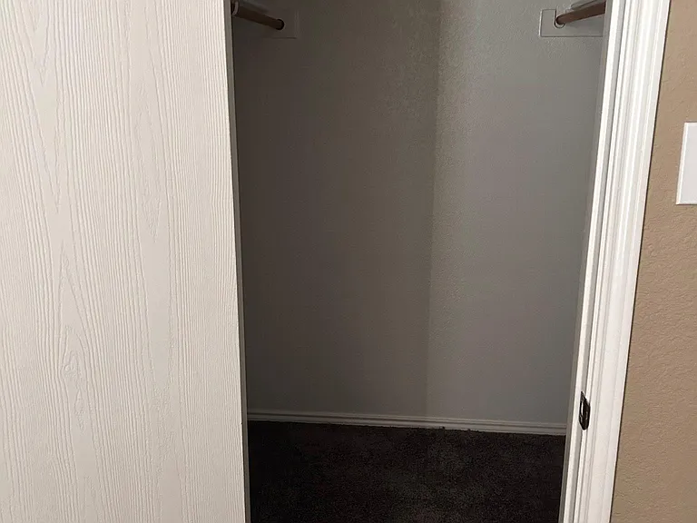 704 Gull Cir — Photo 12