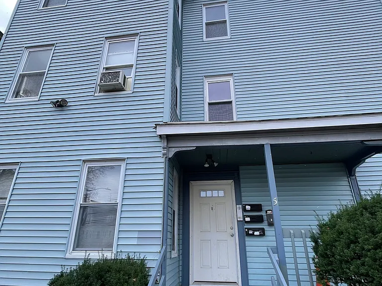 5 Freeland Ter #3 — Photo 8