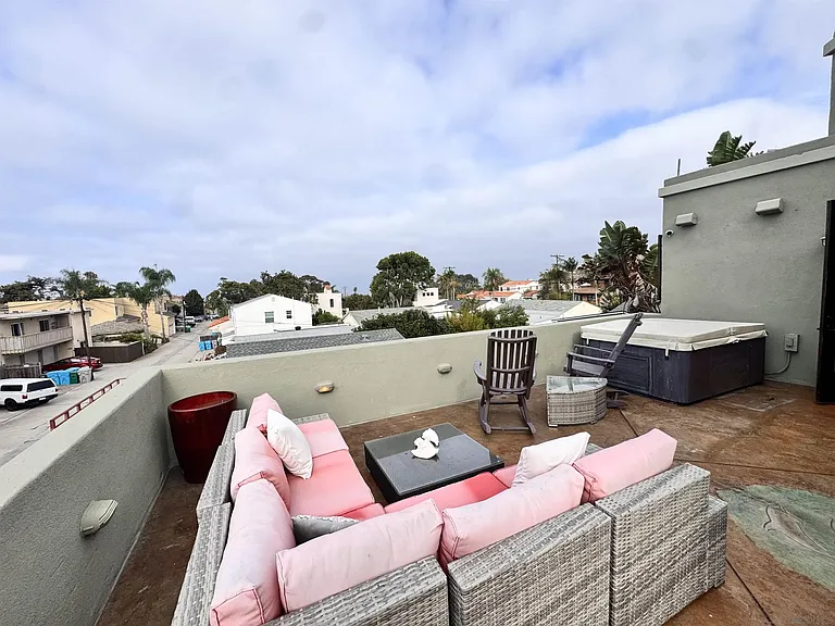 633 Fern Gln — Photo 14