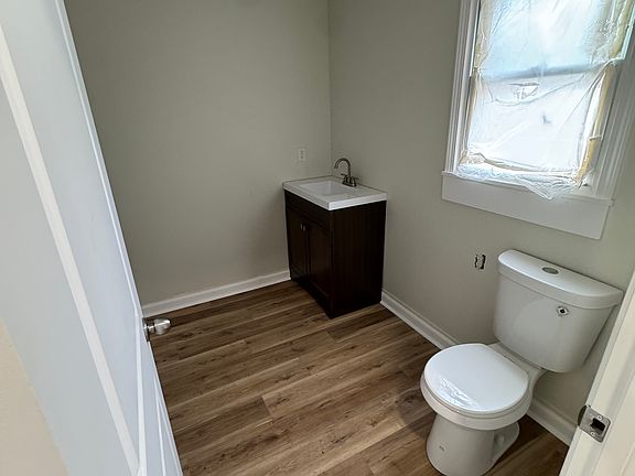 5th image of 6136 Tracy Ave