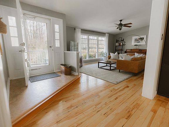 3rd image of 34185 Ahalt Dr