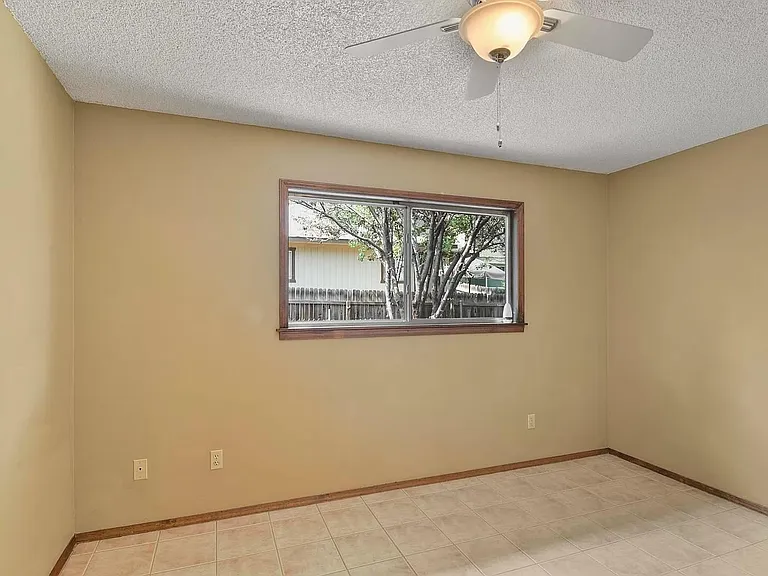 2645 E Heidi Loop — Photo 13