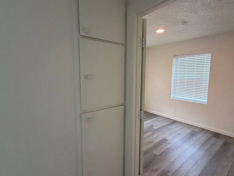 2410 Englewood Ave — Photo 6