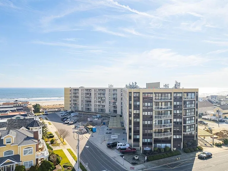 2700 Atlantic Ave #701 — Photo 38