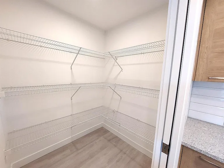 494 Goldstream Ave — Photo 32