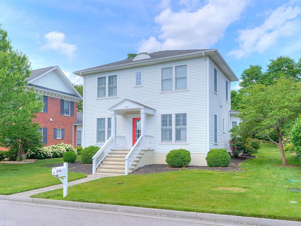 1st image of 909 Village Way N #N