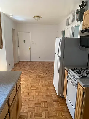 Rented by M.Grossman R.E. Management | media 1