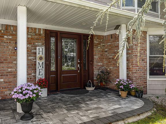 4th image of 108 Burr Road