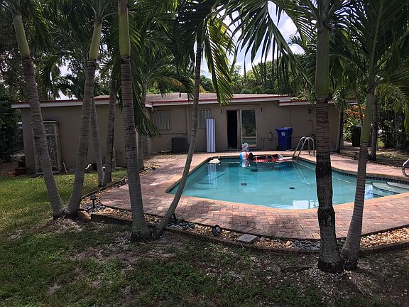 4th image of 1537 SW 30th St