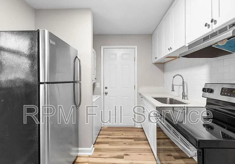 895 W Sharpe Ave #A — Photo 17