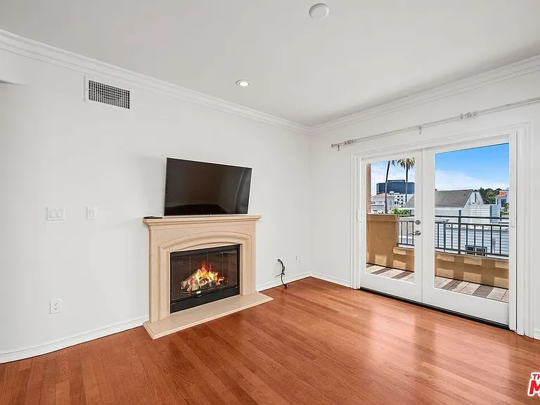 1000 Granville Ave #404 — Photo 33