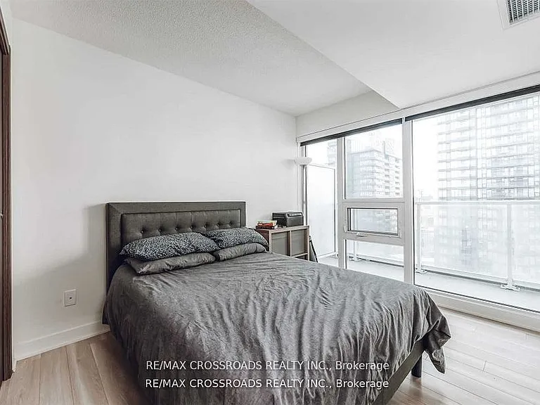 17 Bathurst St #1508 — Photo 8