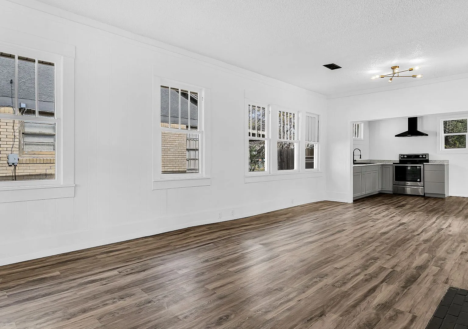 2 Bedroom 2 Bath — Photo 3