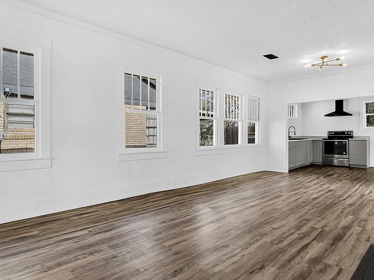 434 SW #K — Photo 3