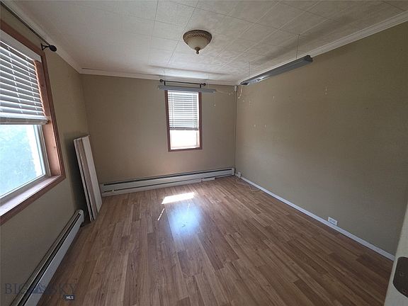 4th image of 806 Majors St