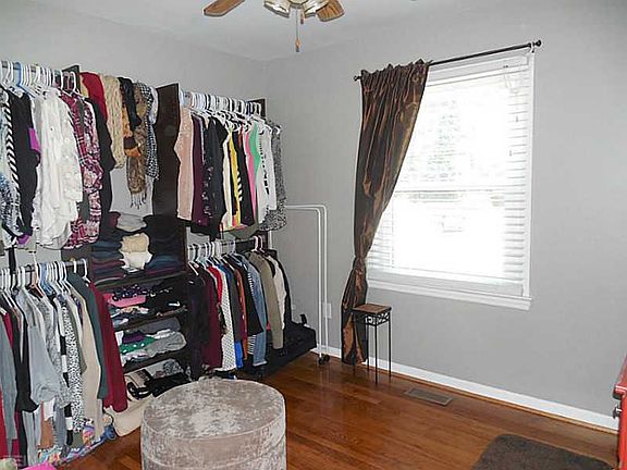 4th image of 264 Eastwood Dr