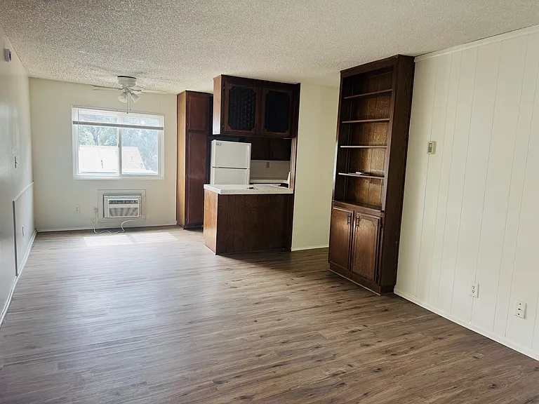 1033 Robinson Ave #13 — Photo 8