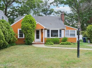 43 Pinewood Dr, Neptune, NJ 07753