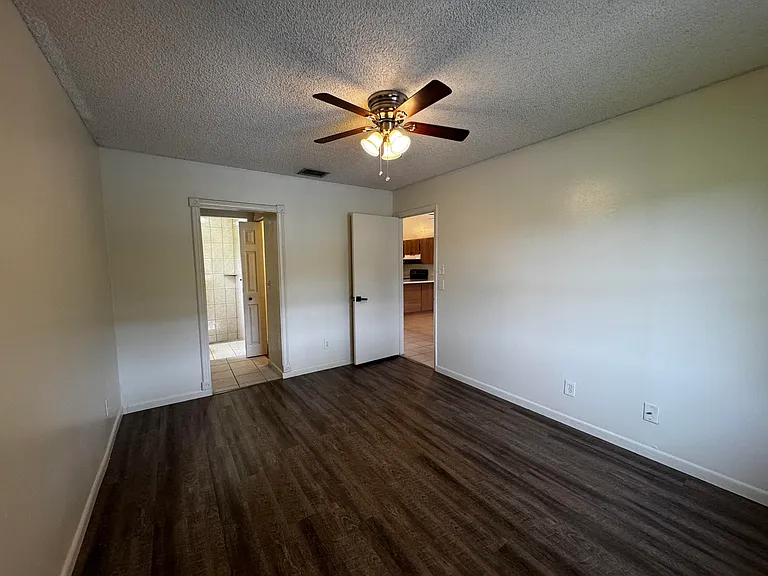 3831 SW 69th Ave — Photo 14