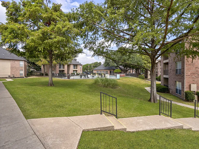 Creekside at Pear Ridge Apartments — Photo 5