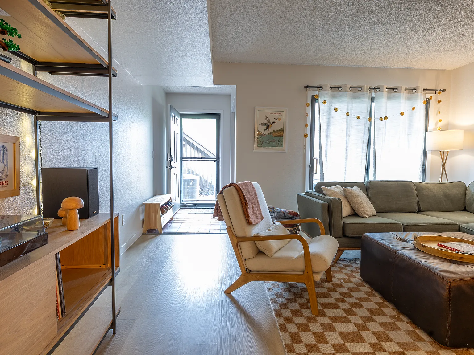 1 bed, 926 sqft, $1,950 — Photo 4