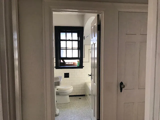 1064 William St — Photo 12