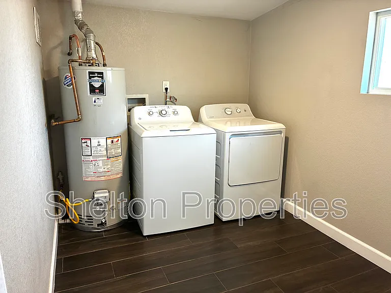 1421 S Roberts Rd — Photo 8