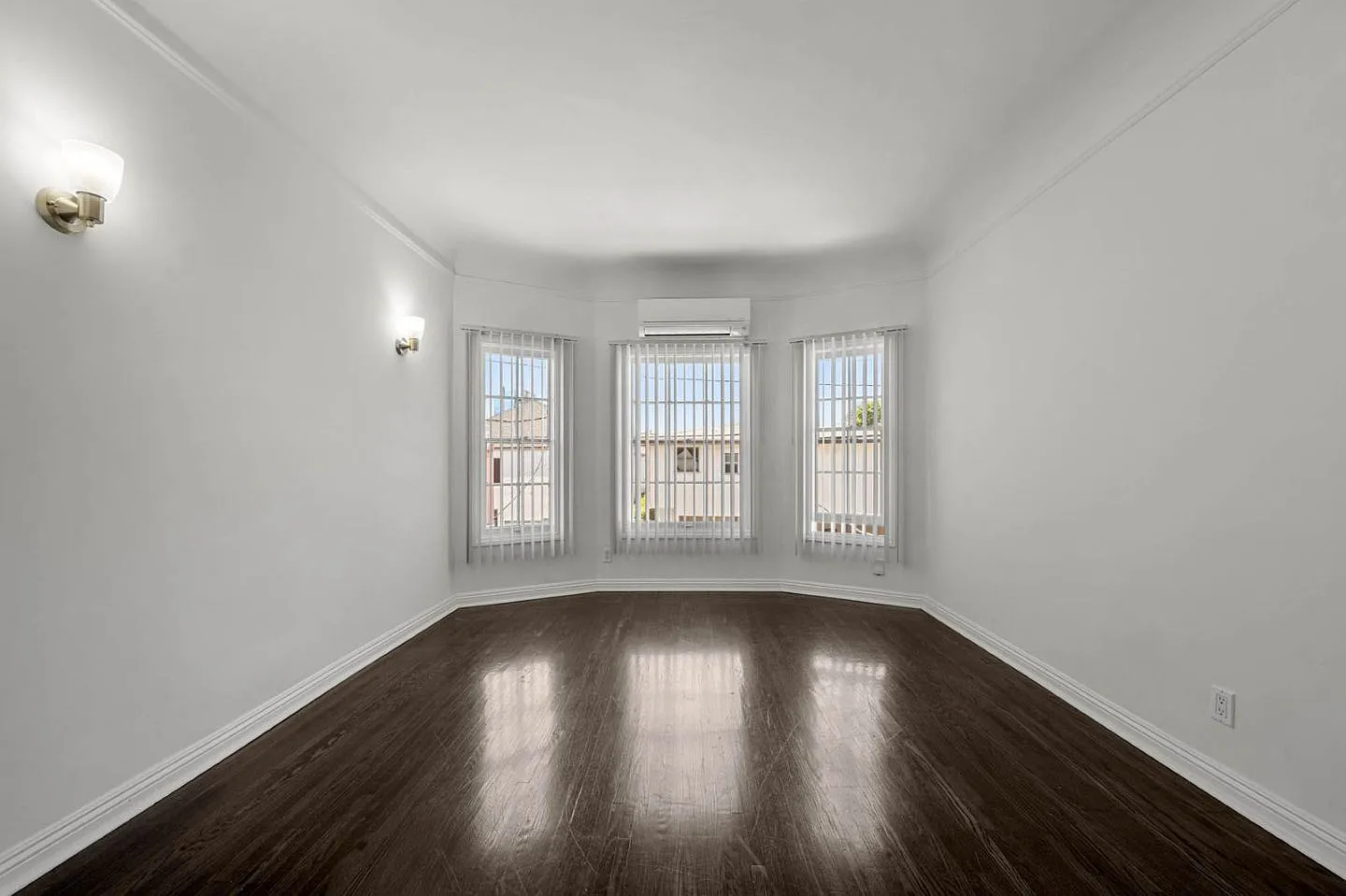 1201 S. Alfred — Photo 4