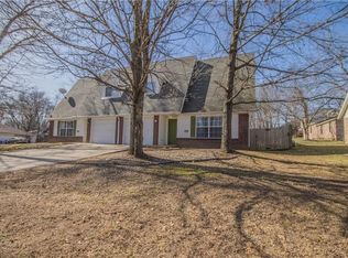 31 Holly Dr, Bentonville, AR 72712