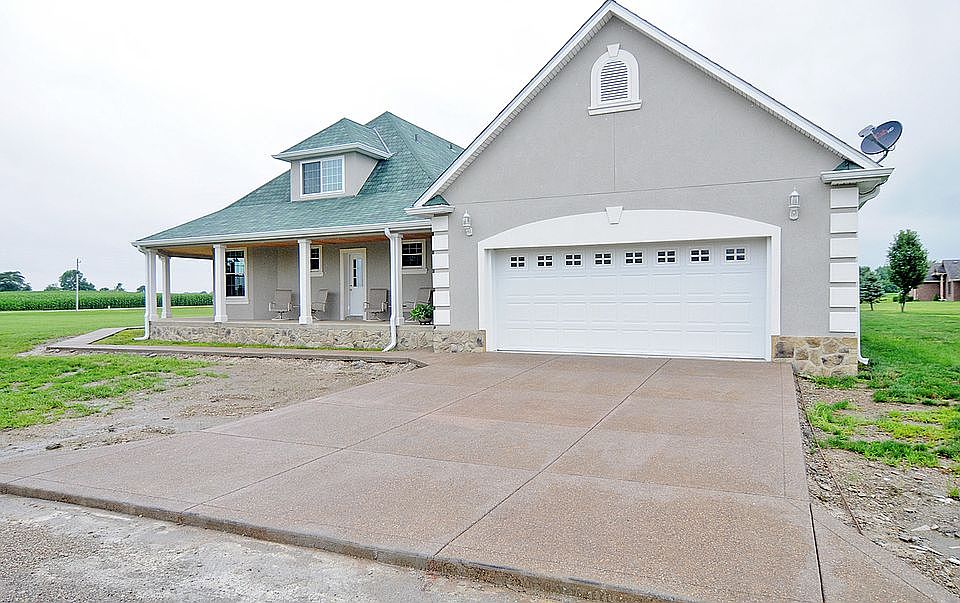 1st image of 383 N Road 400 W
