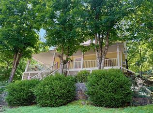 19 1st St, Eureka Springs, AR 72632