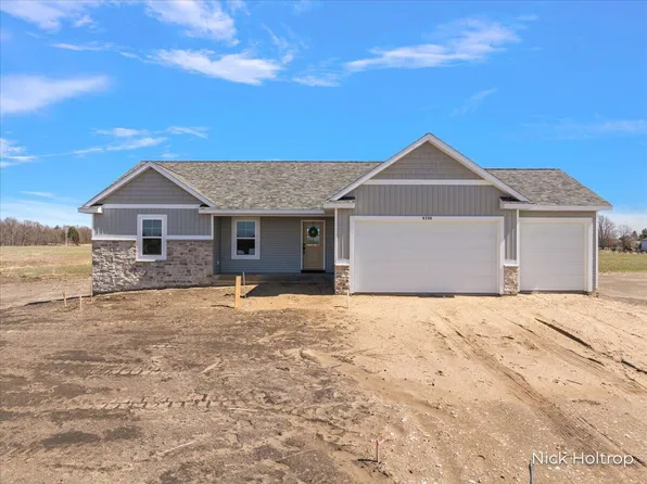 9280 104th Ave, Zeeland, MI 49464