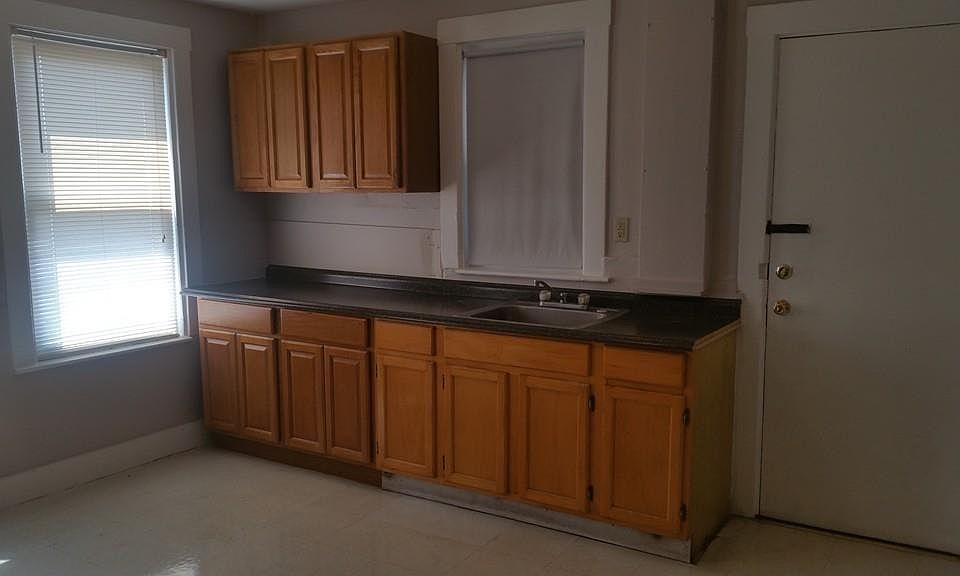2nd image of 21 Highland St APT 4