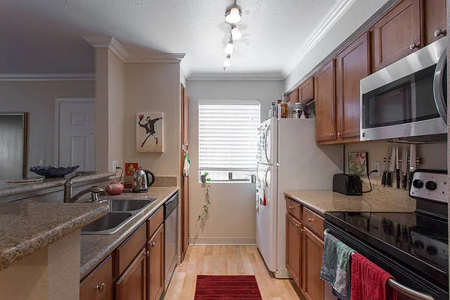 1 bed, 700 sqft, $3,100 — Photo 3