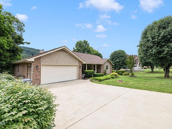 3rd image of 132 Douglas Ln